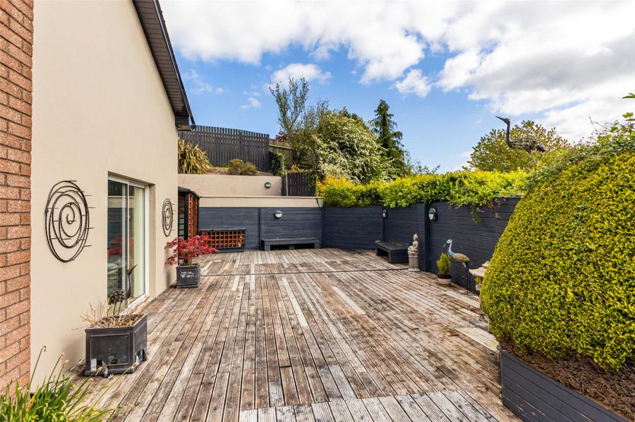 River Side, 6 Smalls Road
