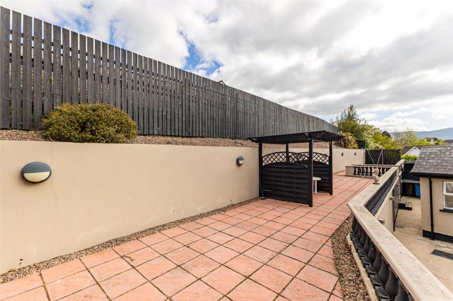 River Side, 6 Smalls Road