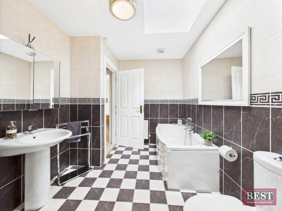 23 Cahir Linn