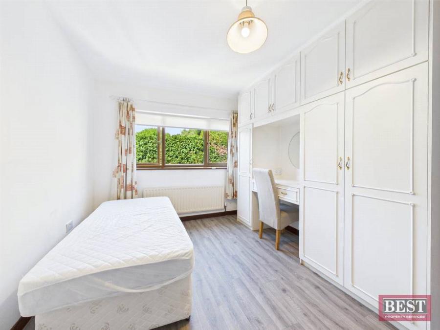 1 Greendale Crescent