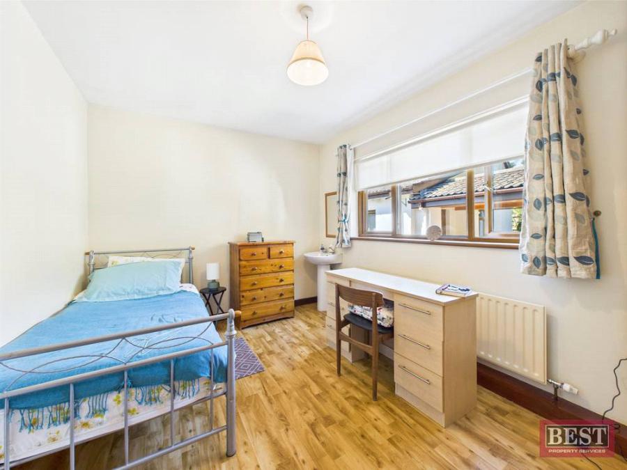 1 Greendale Crescent