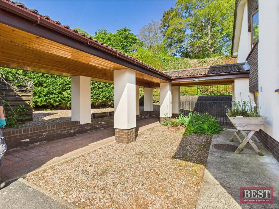 1 Greendale Crescent