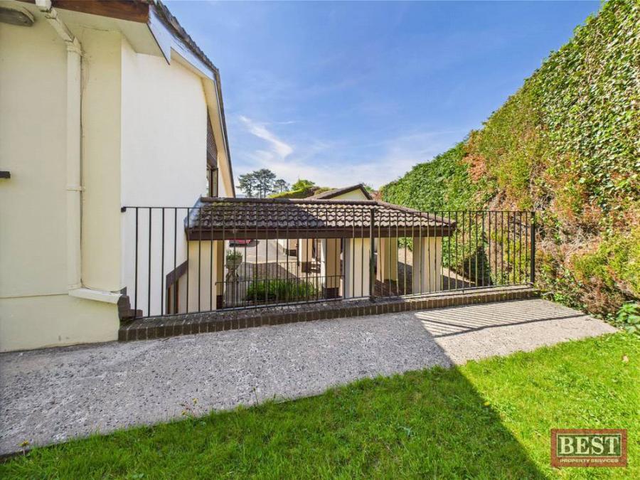 1 Greendale Crescent