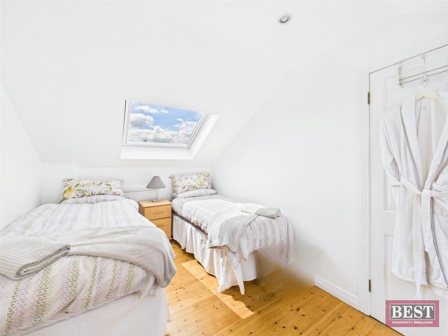 6 Cedar Mews