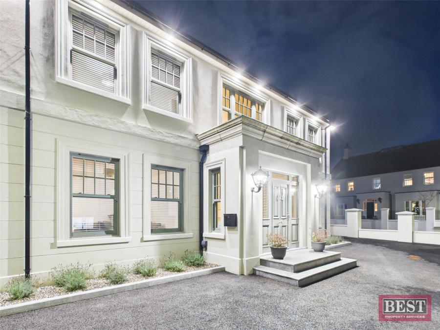 44 Seafields, Warrenpoint, Newry, BT34 3TG