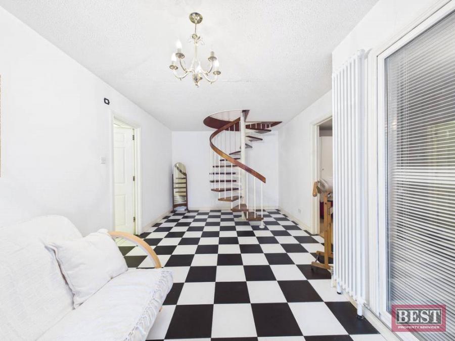 Chequers, 20 Well Road