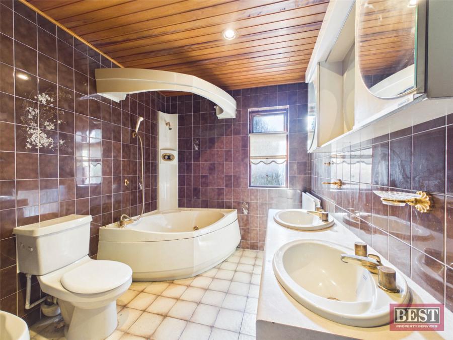 16 Upper Dromore Road