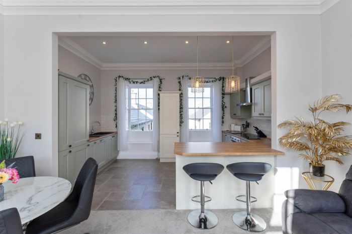 3 The Merchant House