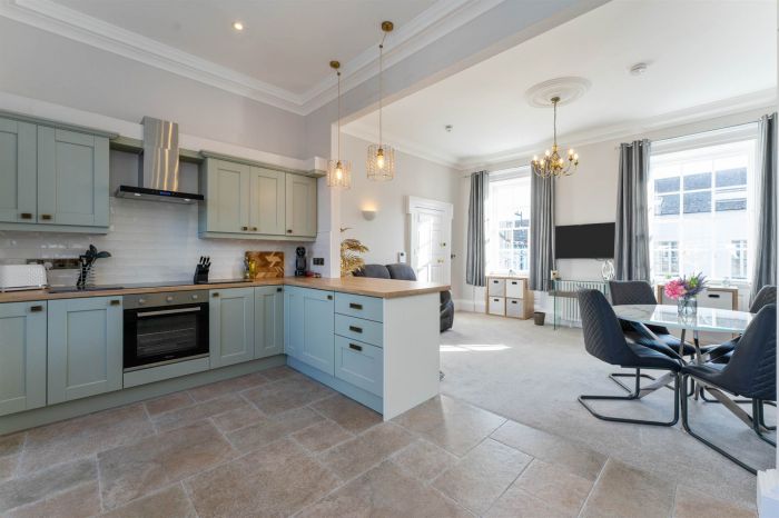 3 The Merchant House