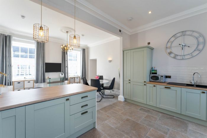 3 The Merchant House