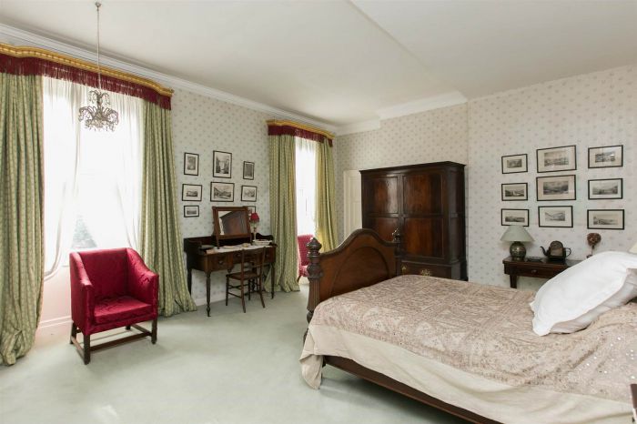 The Manor House , 38 High Street