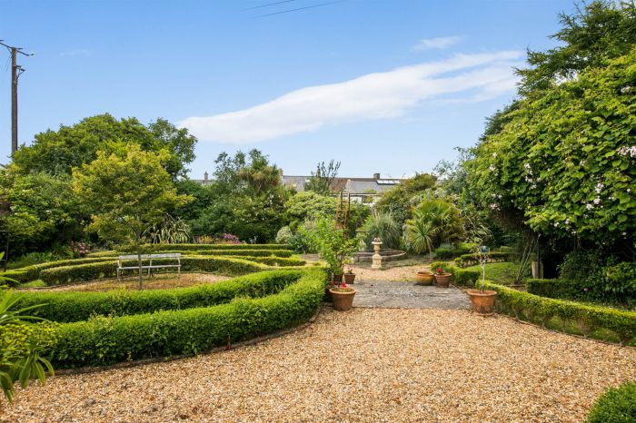 The Manor House , 38 High Street