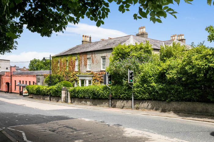 The Manor House , 38 High Street