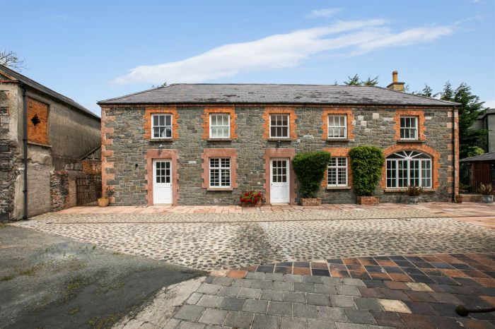 The Manor House , 38 High Street