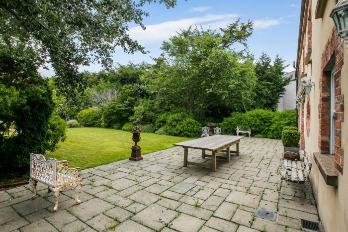 The Manor House , 38 High Street