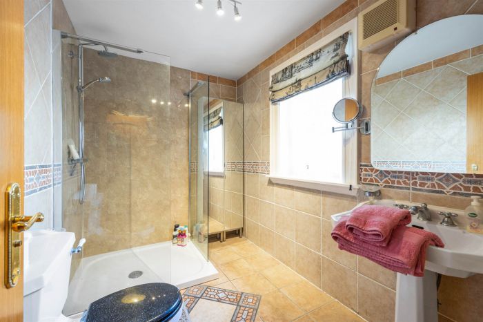 4 Sharman House Apartment