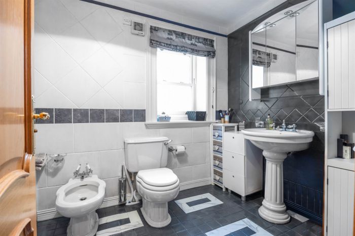 4 Sharman House Apartment