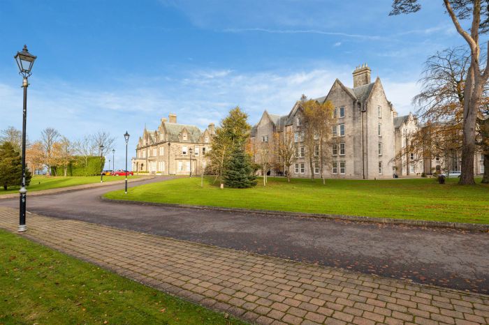 4 Sharman House Apartment