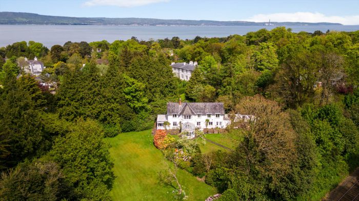 Lenaghmore, 4 Circular Road West, Cultra, Holywood, BT18 0AT