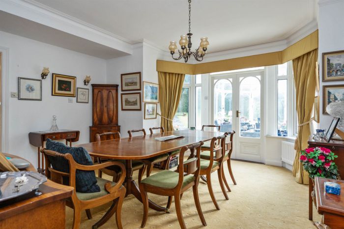 Lenaghmore, 4 Circular Road West