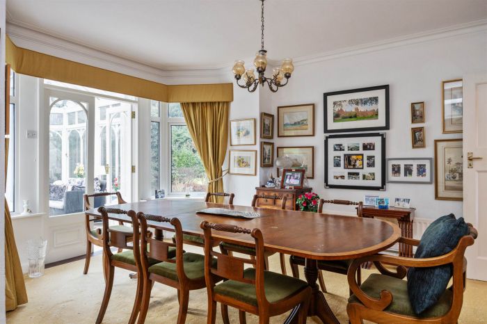 Lenaghmore, 4 Circular Road West