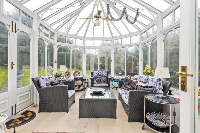 Lenaghmore, 4 Circular Road West