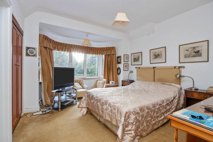 Lenaghmore, 4 Circular Road West