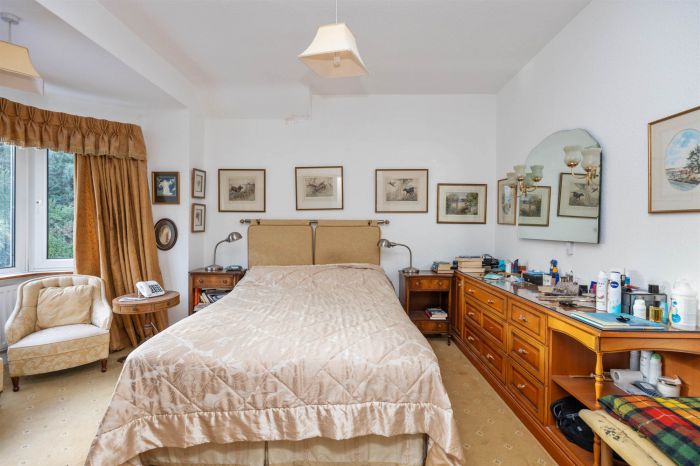 Lenaghmore, 4 Circular Road West