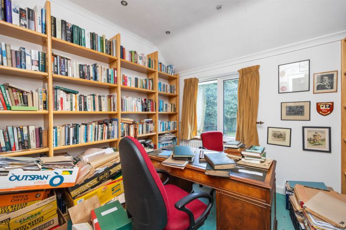 Lenaghmore, 4 Circular Road West