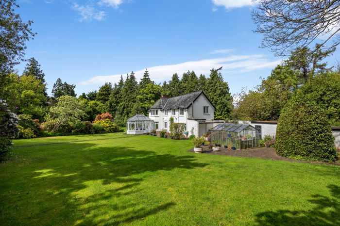 Lenaghmore, 4 Circular Road West