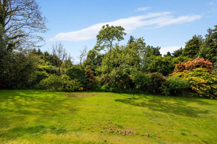 Lenaghmore, 4 Circular Road West