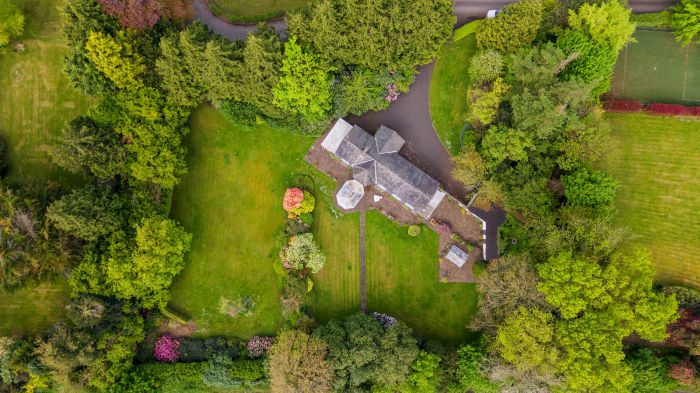 Lenaghmore, 4 Circular Road West