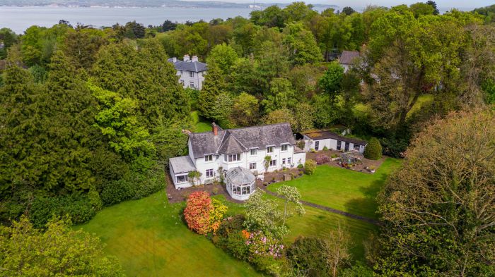 Lenaghmore, 4 Circular Road West