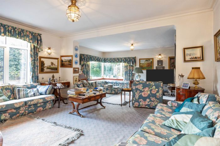 Lenaghmore, 4 Circular Road West