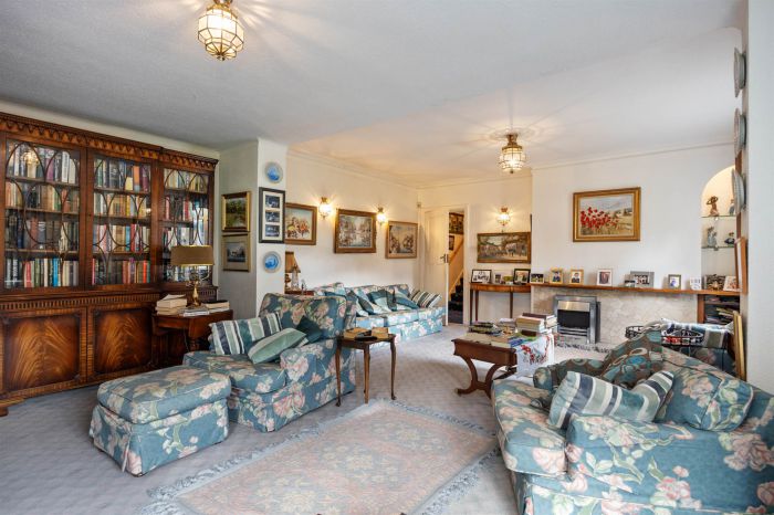 Lenaghmore, 4 Circular Road West