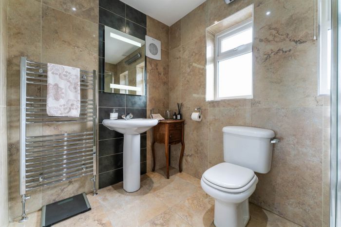 Kabakona, 19 Sheridan Drive