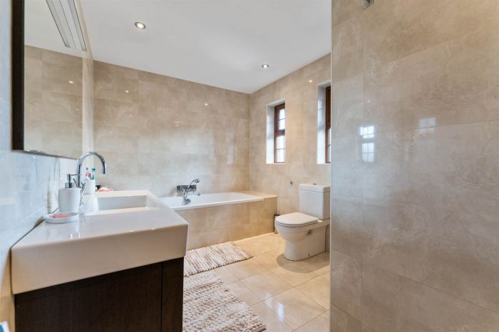 6 Ballycrochan Crescent