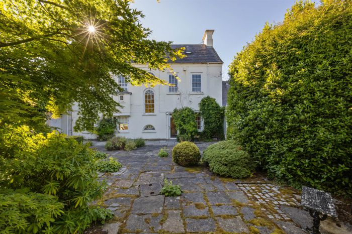 Farm Hill, 41 Farmhill Road