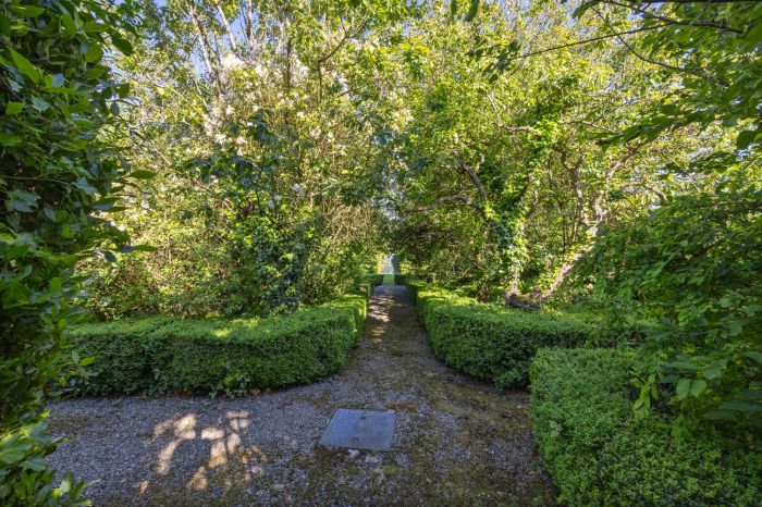 Farm Hill, 41 Farmhill Road