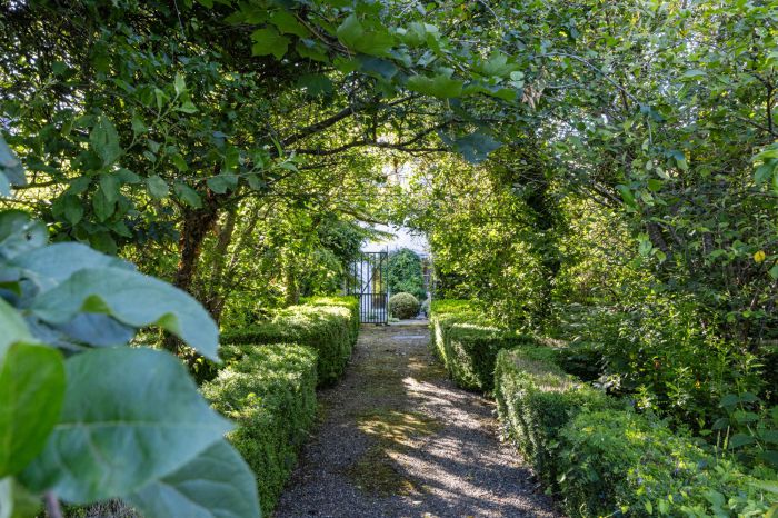 Farm Hill, 41 Farmhill Road