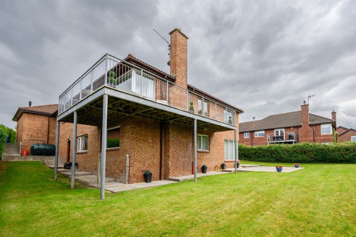 GLENLEA, 61 Bryansglen Park