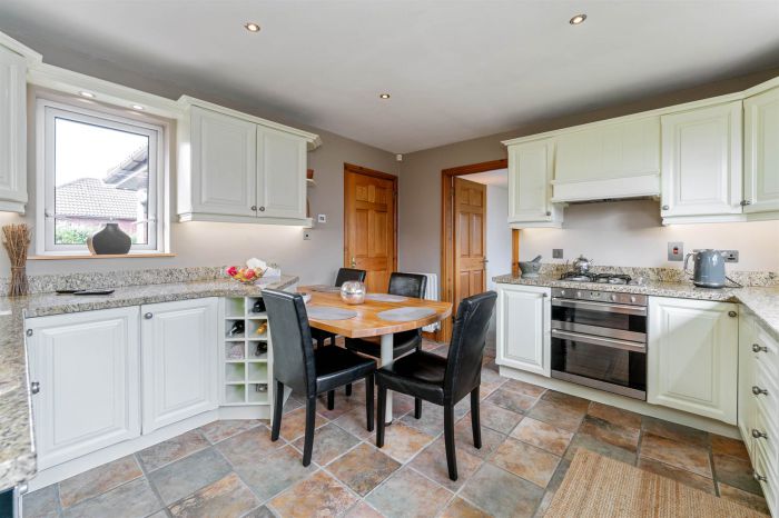 GLENLEA, 61 Bryansglen Park