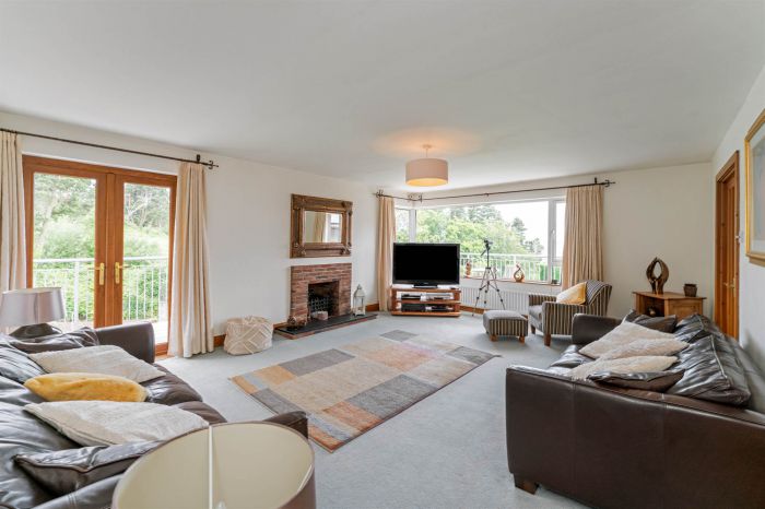 GLENLEA, 61 Bryansglen Park