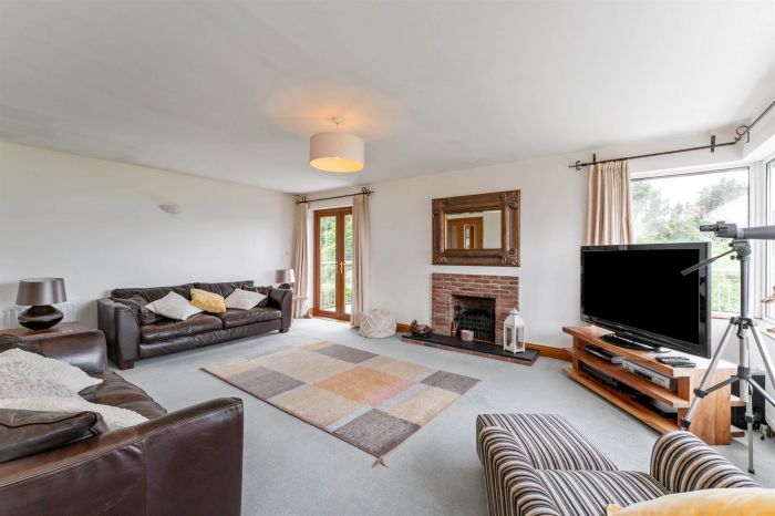 GLENLEA, 61 Bryansglen Park