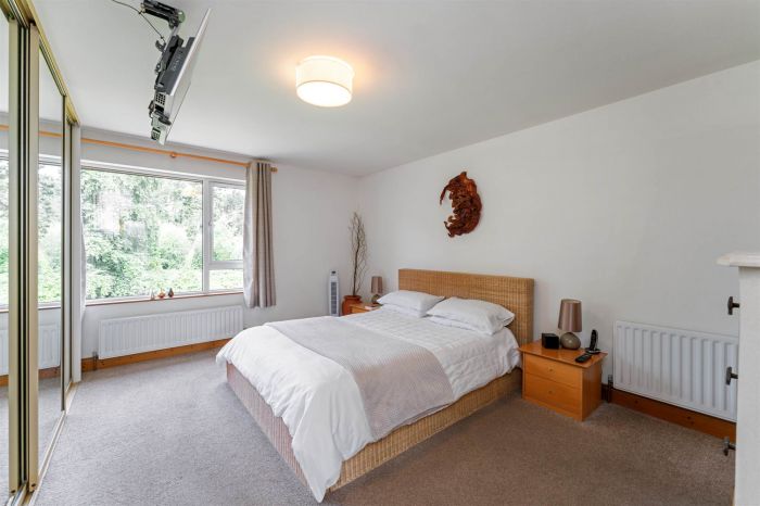 GLENLEA, 61 Bryansglen Park