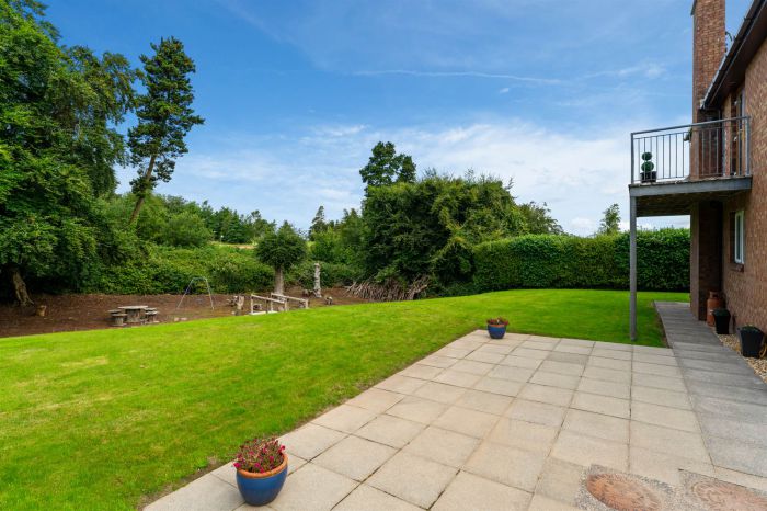 GLENLEA, 61 Bryansglen Park