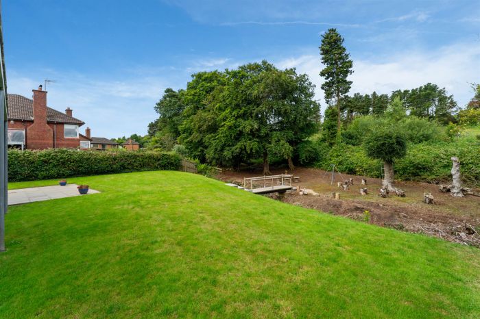 GLENLEA, 61 Bryansglen Park