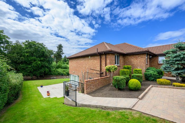 GLENLEA, 61 Bryansglen Park