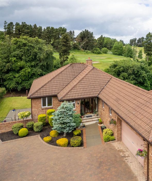 GLENLEA, 61 Bryansglen Park