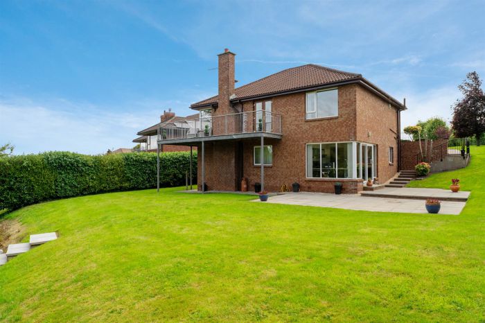 GLENLEA, 61 Bryansglen Park